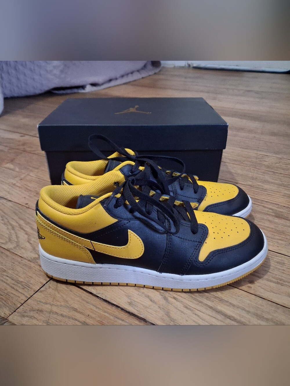 Nike Air Jordan 1 Low GS Yellow Ochre Size 6.5Y / Women’s 8 Excellent w/ Box